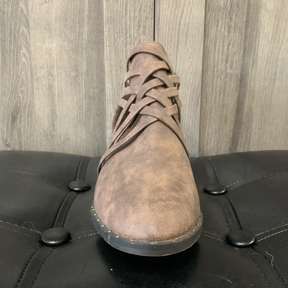 Maurice Fashions Brown Faux Crushed Leather Ankle Bootie Boots Woman's Size 7 - Picture 9 of 13